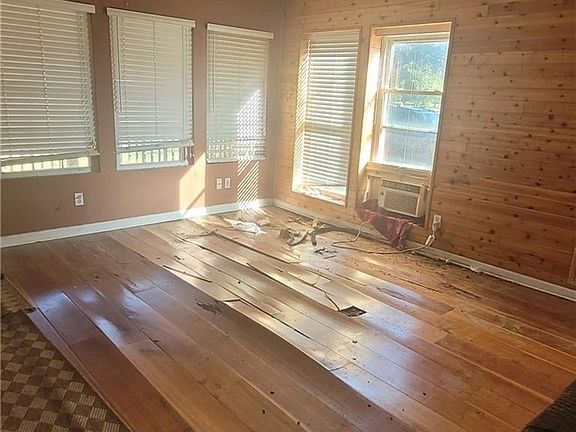 4th image of 4584 Shady Oak Dr