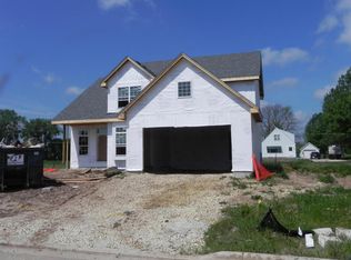 303 Log Cabin Ln, Belgium, WI 53004