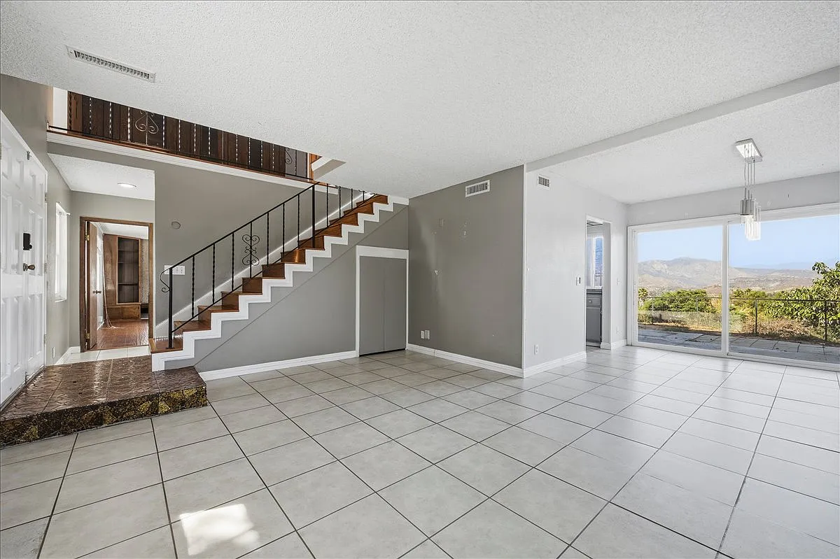3 bed, 2244 sqft, $3,500 — Photo 2