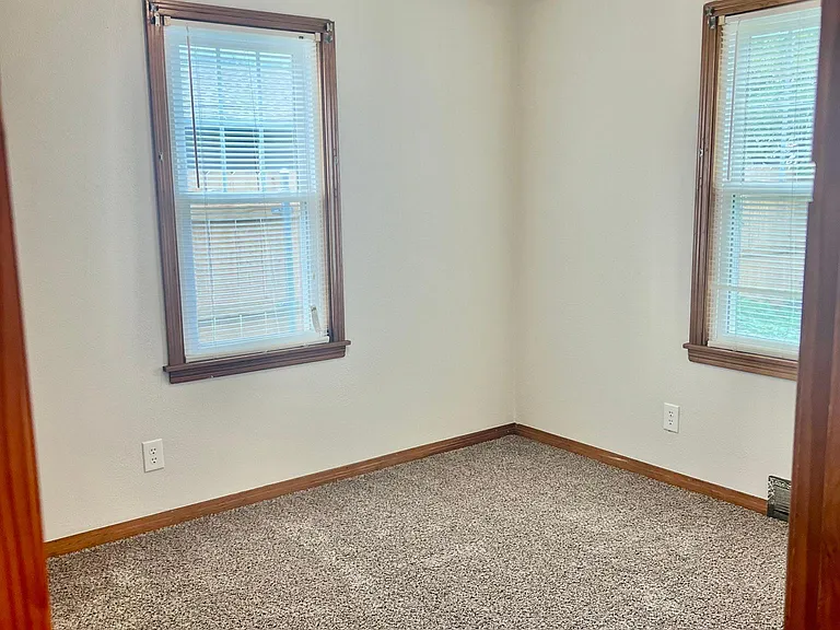 317 W Benway St — Photo 10