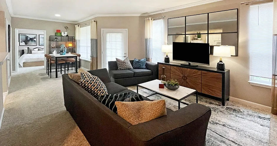 Breckenridge Apartments — Photo 4