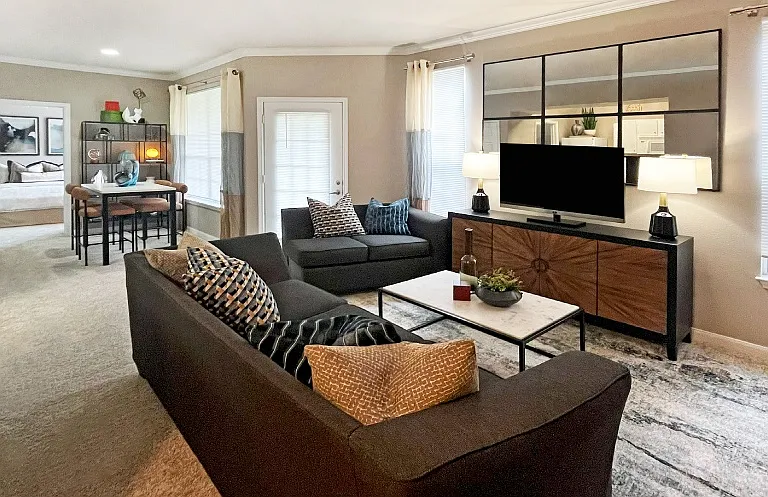 Breckenridge Apartments — Photo 4