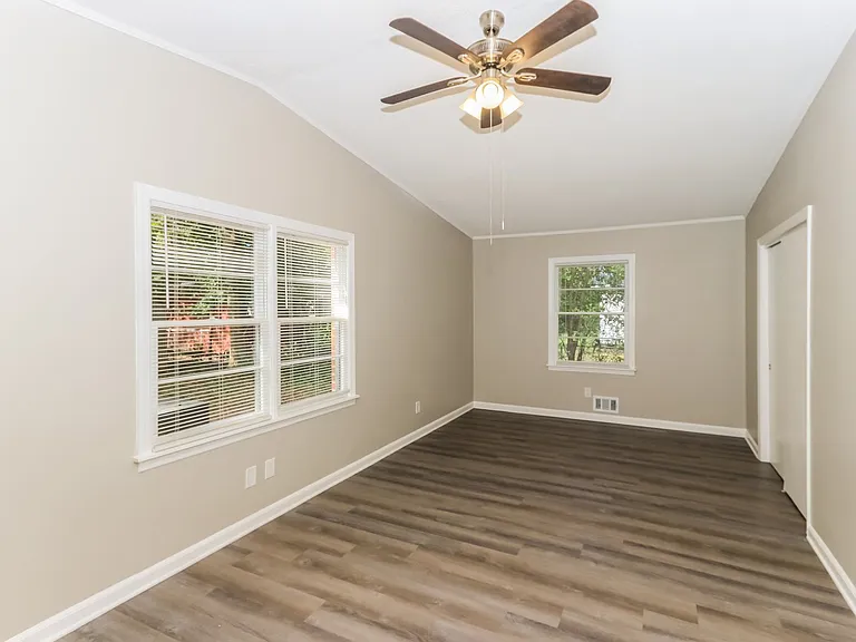 1434101_017_living_room_13106604.jpg