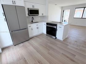 9381 SW 39th St, Miami, FL