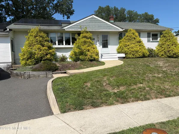 15 Lake Drive, Howell, NJ 07731
