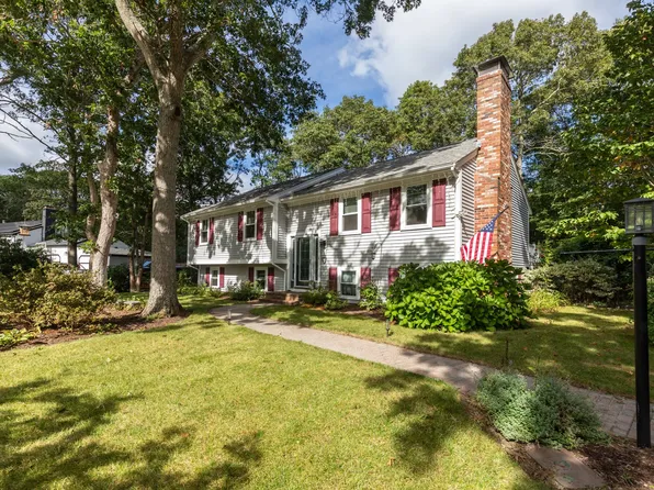 12 Pryer Dr, Bourne, MA 02532