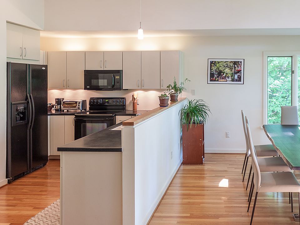 1st image of 725 E Tazewells Way