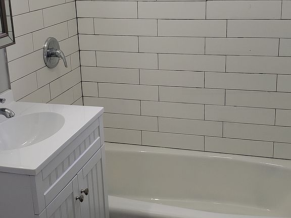 4th image of 5907 Boulevard E APT E4