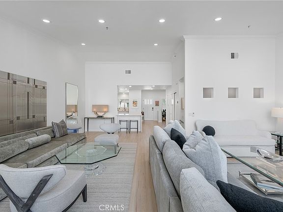 3rd image of 401 Seaward Rd APT 2