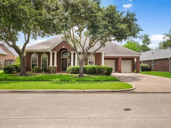 2227 Greenhaven Dr, Sugar Land, TX 77479
