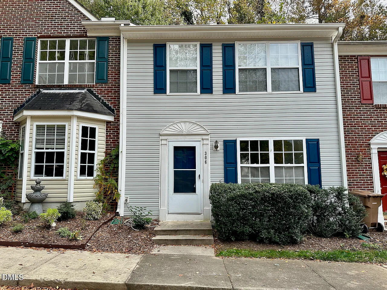 3 bed, 2.5 bath, 1360 sqft, $1,600 — Photo 1