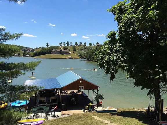 3rd image of 550 Summer Dr