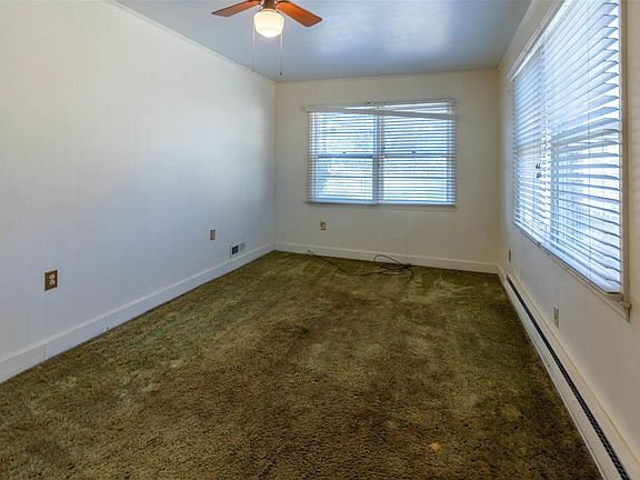 2nd image of 1007 E Blackstock Rd