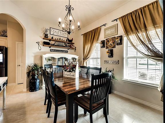3rd image of 3205 Teri Ct