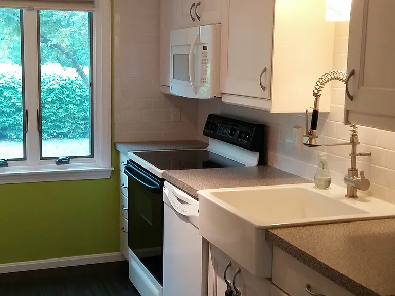 32 Webster Ct — Photo 9