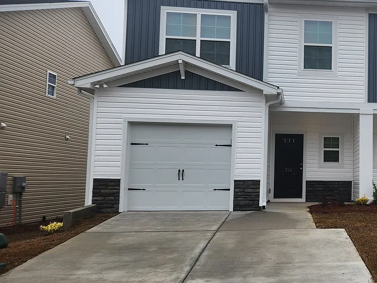 314 S Lake Ct — Photo 3