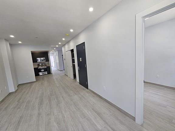 5th image of 760 E 223rd St #3