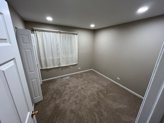 5th image of 348 Ruth Cir