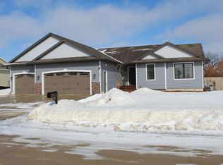 902 33rd St, Spirit Lake, IA 51360