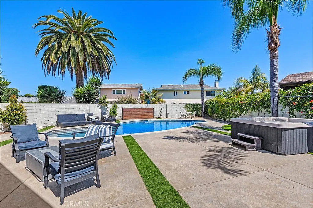 4 bed, 2.5 bath, 2748 sqft, $11,500 — Photo 4