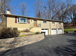 852 E Arcadia Dr, Pittsburgh, PA