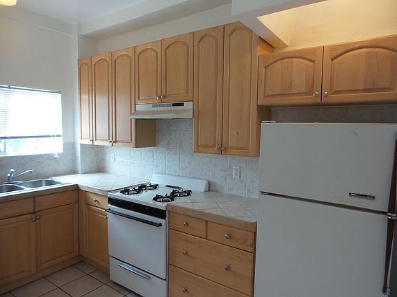 3rd image of 2116 C St APT 5