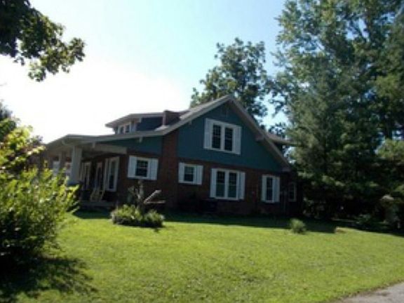 3rd image of 1101 Catawba St