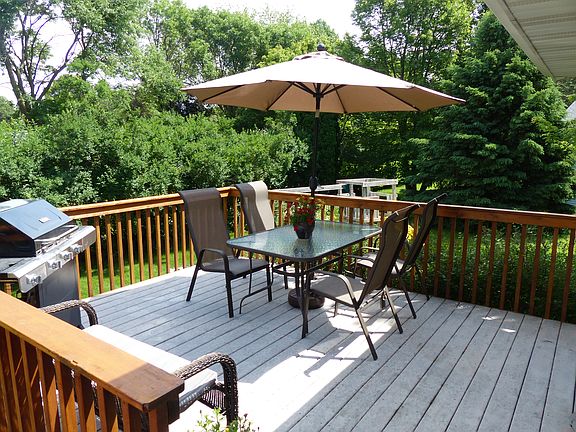 3rd image of 417 Pebble Beach Dr NE