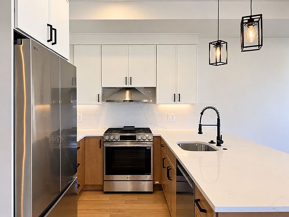 3rd image of 30A Swan Ave #1