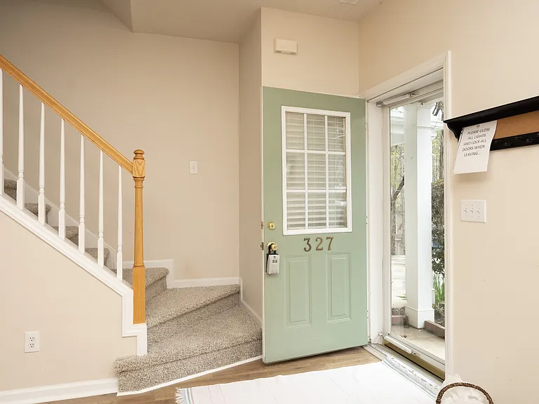 327 Orchard Park Dr — Photo 1