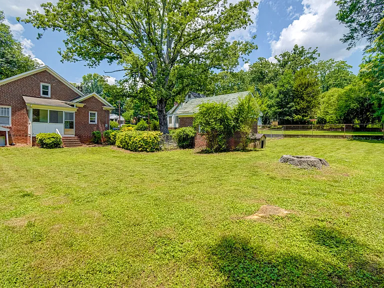 152 Rosedale Cir — Photo 32