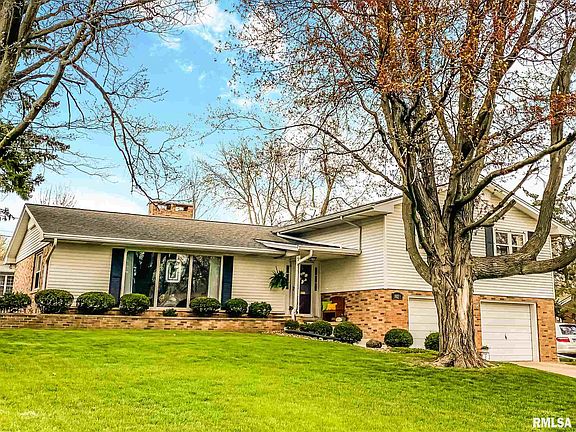 2nd image of 1029 W Burnside Dr