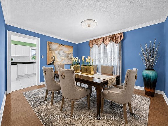 5th image of 19 Springbrook Dr