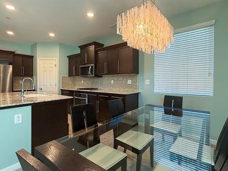 3060 Morris Ave — Photo 14