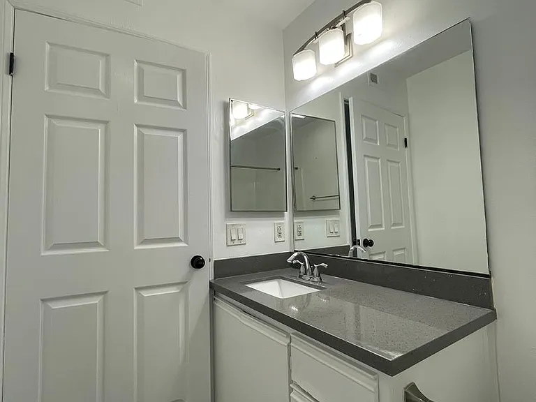 3101 Eagle Rock Blvd — Photo 37