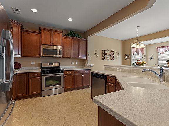 5th image of 619 Washington Dr