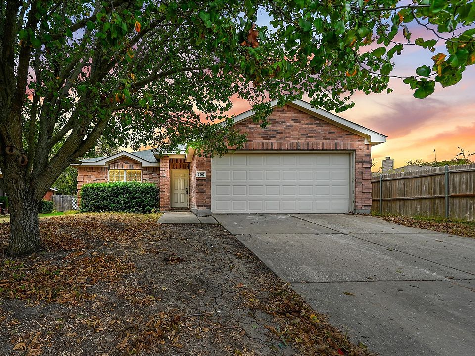 1st image of 300 Dogwood Dr