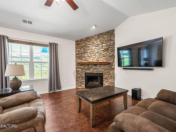 4th image of 2057 Bluebonnet Dr