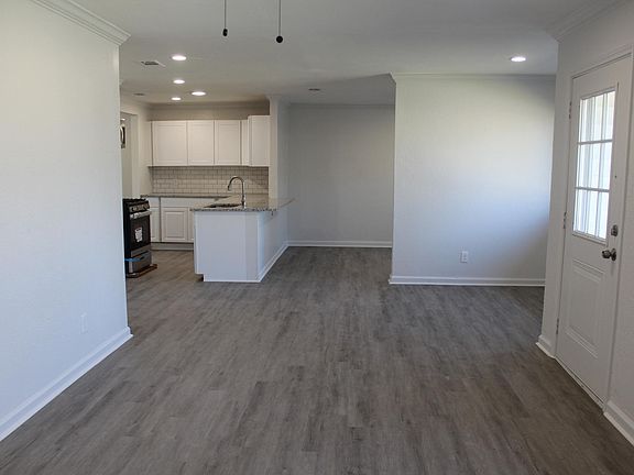 4th image of 705 Lula St