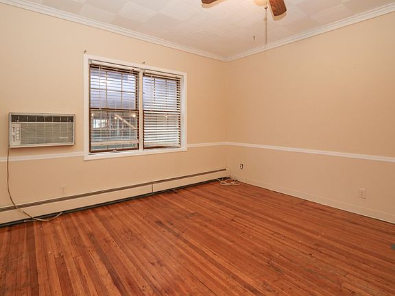 5th image of 258 Park St APT 1
