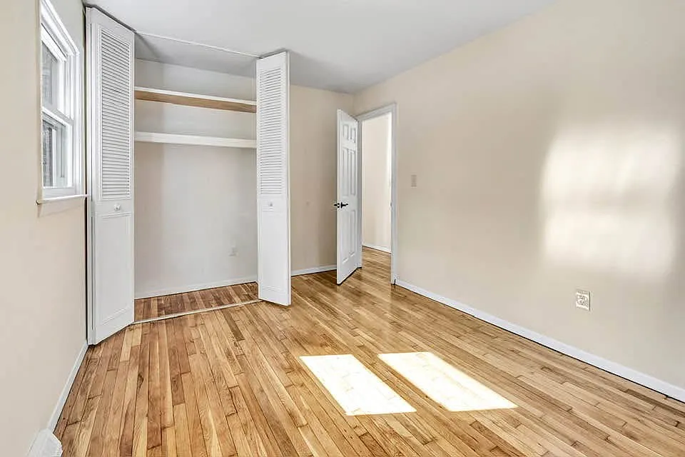 4 bed, 2400 sqft, $3,800 — Photo 3