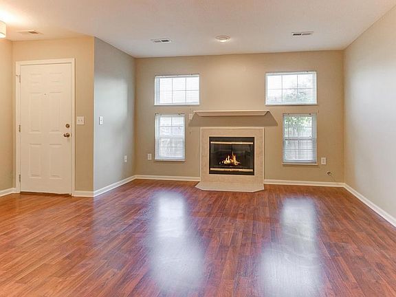 3rd image of 2427 Crystal Springs Dr