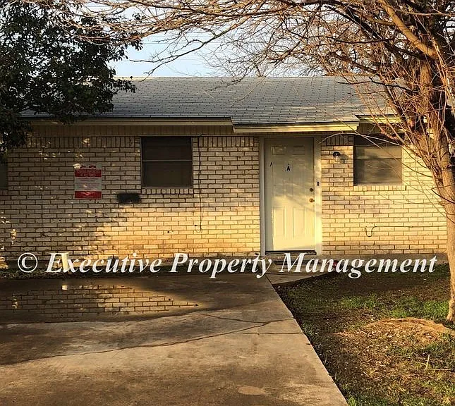 506 Sunset Ln — Photo 1