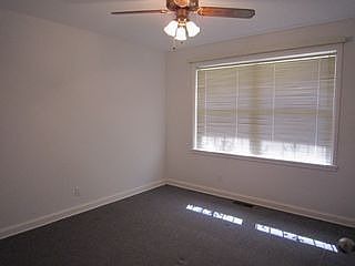 4th image of 123 Armstrong Ave