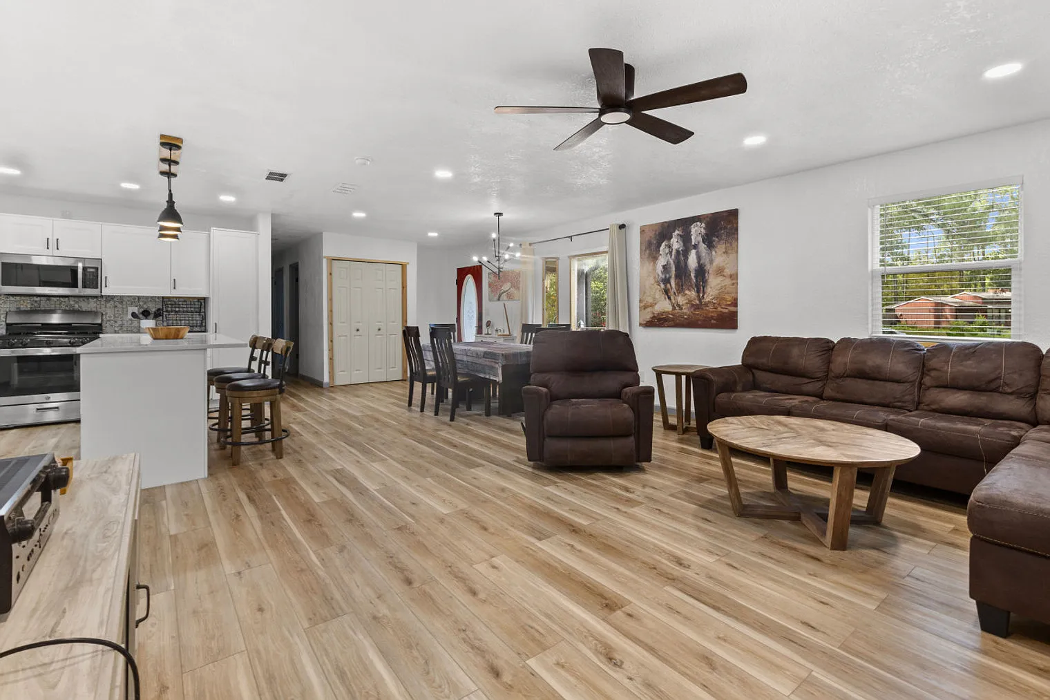 3 bed, 2.0 bath, 1797 sqft, $6,186 — Photo 3
