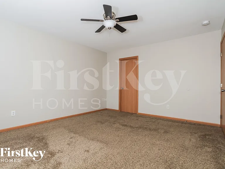 330 Heftner Cir — Photo 8