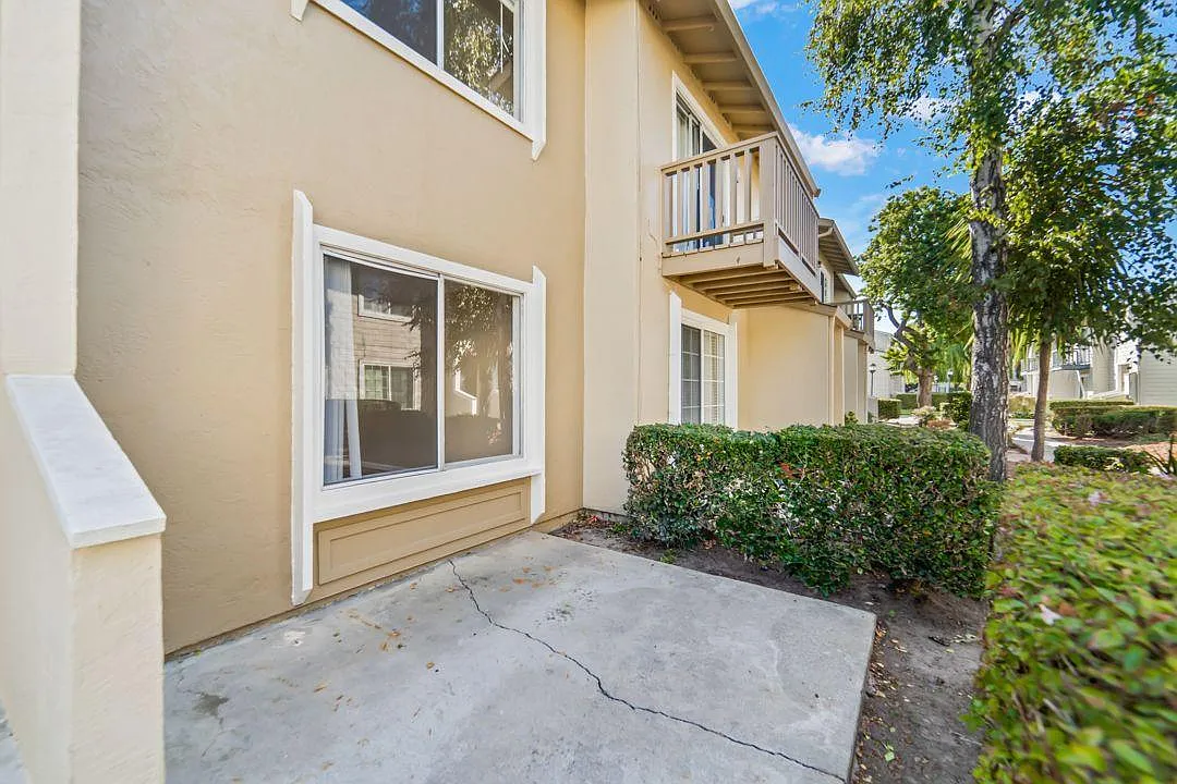 3 bed, 1.5 bath, 1137 sqft, $3,295 — Photo 2