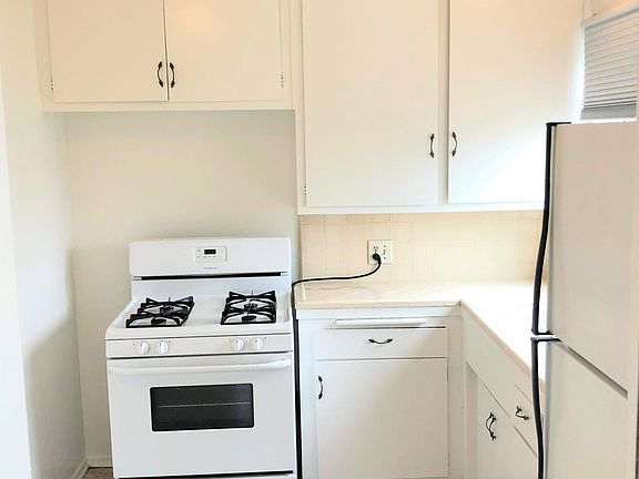 4th image of 1500 S Hayworth Ave APT 6