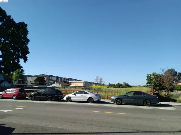 29495 Dixon St, Hayward, CA 94544