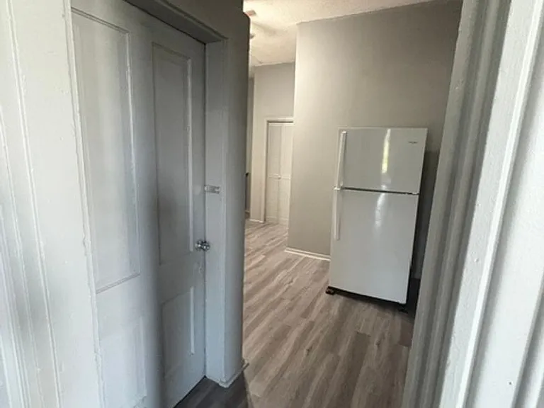 1407 Fountain Ave — Photo 5